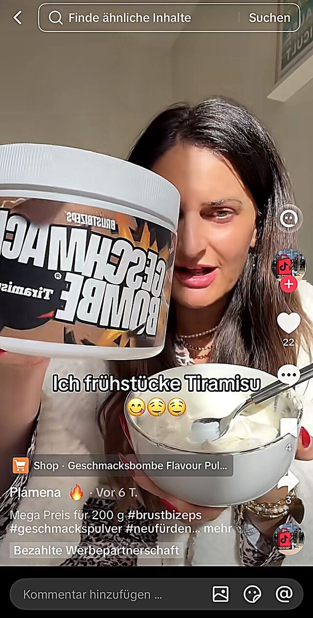 Creatorin probiert im Livestream ein Dessert